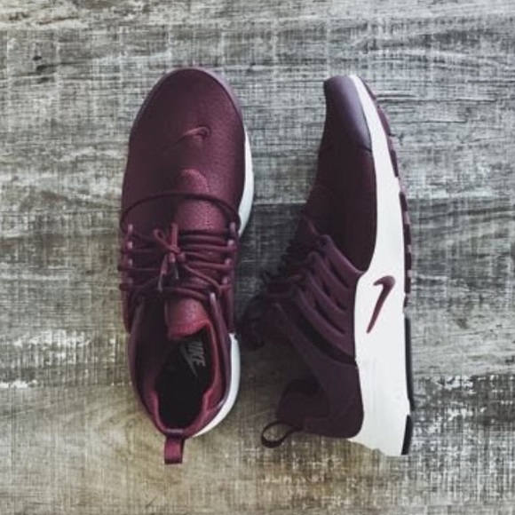 Nike Shoes - Nike Air Presto Maroon Sneakers